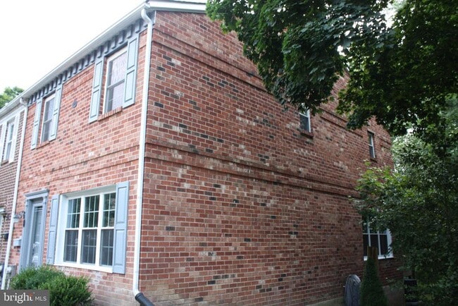 Building Photo - 60 Providence Ave