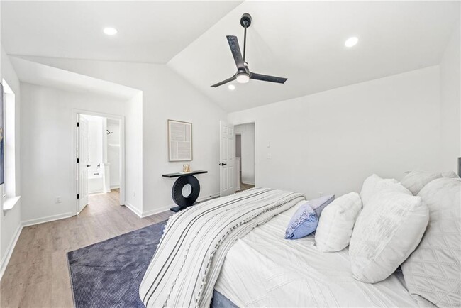 Building Photo - 900 Melrose Park Pl