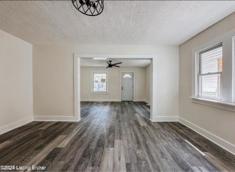 Building Photo - 3107 Greenwood Ave