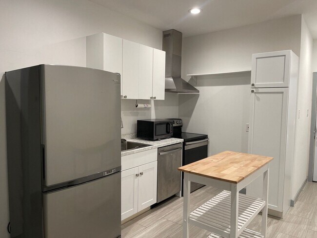 Building Photo - 5226 Ridgevan St