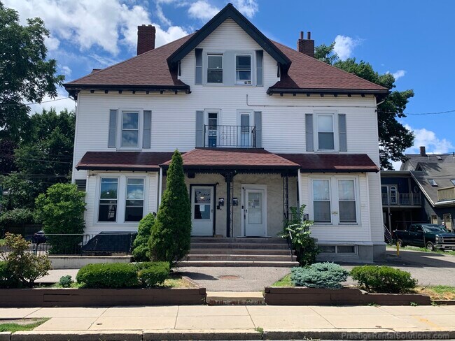 Building Photo - 21 Linden St