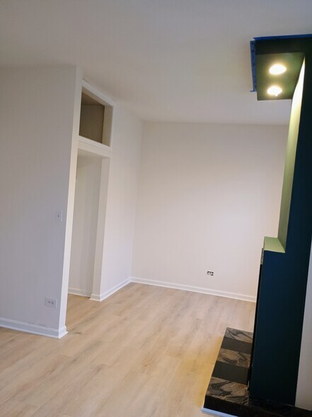 Building Photo - 2517 W Division St