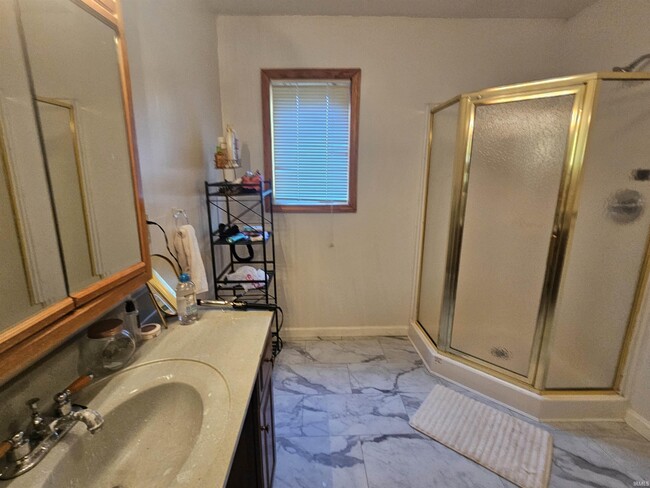 Building Photo - 405 E 15th St