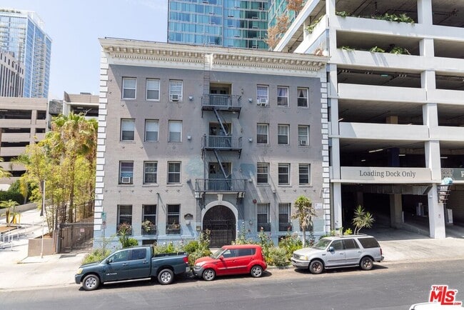 Building Photo - 661 Shatto Pl