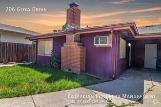 Building Photo - 206 Goya Dr