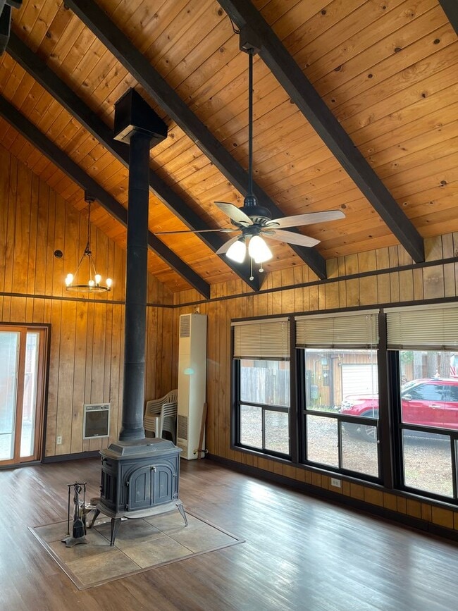 Building Photo - Magalia- 3 bedroom 2 bathroom, 2 story, detached garage, extra lot available