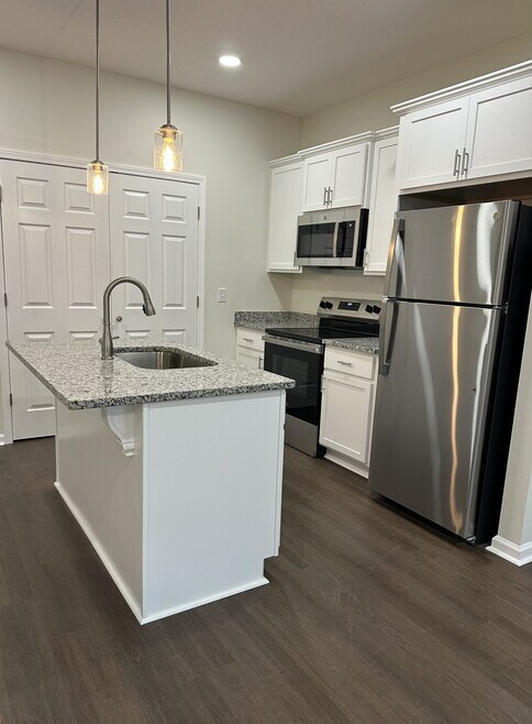 Building Photo - 1205 Winona Ave