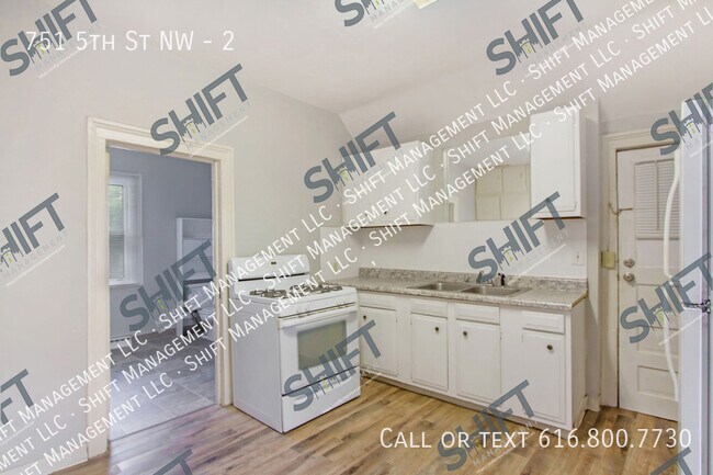 Building Photo - 751 5th St NW