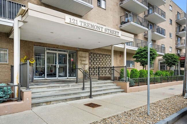 Building Photo - 121 Tremont St