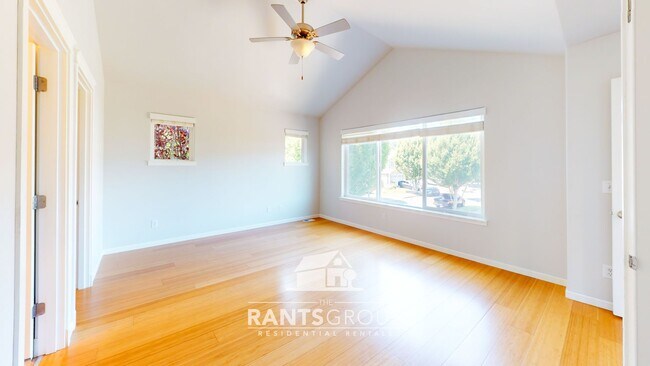 Building Photo - Beautiful 3 bed/2.5 bath Lacey Home with JBLM Access!