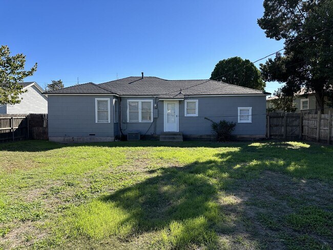 Building Photo - Pre Leasing for fall 2026! 3/1 in Tech Terrace