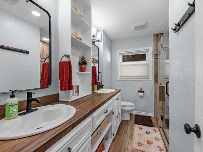 Building Photo - 712 Barbara St