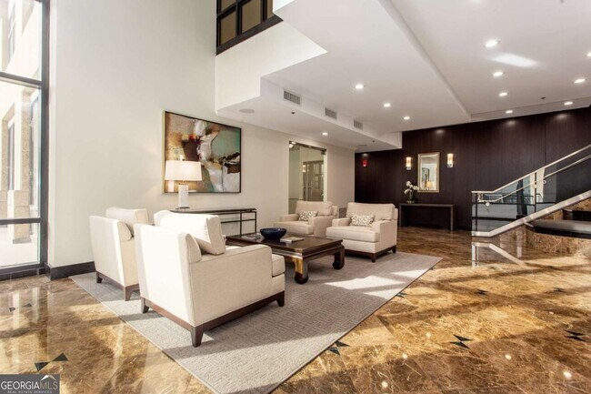 Building Photo - 3481 Lakeside Dr NE