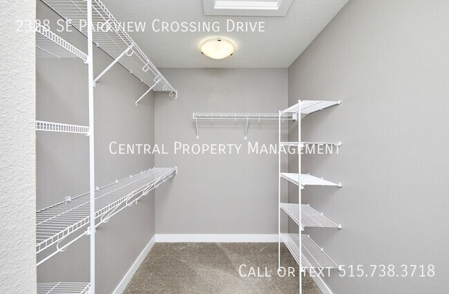 Building Photo - 2328 SE Parkview Crossing Dr