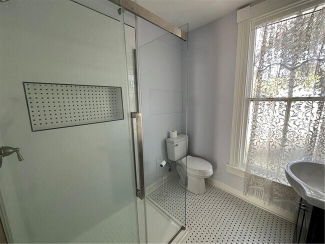 Building Photo - 1610 Union St