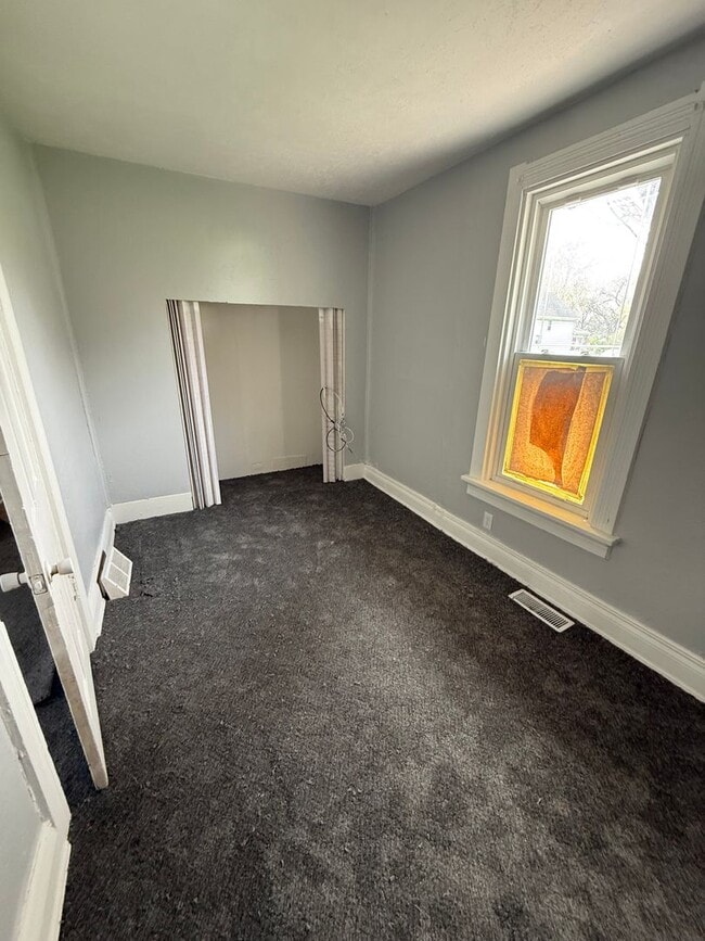 Building Photo - 3 Bed 1 Bath