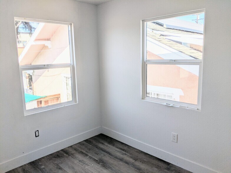 Bedroom 1 - 728 E Palmer Ave