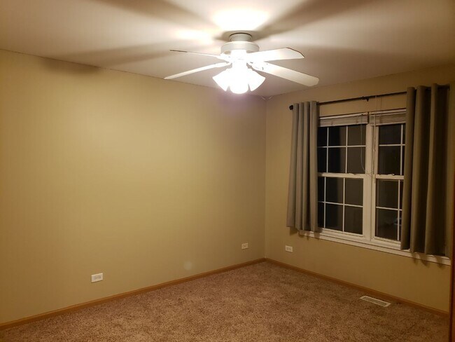 Building Photo - 2492 Dickens Dr