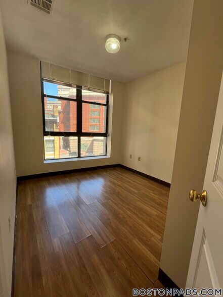 Building Photo - 81 Essex St