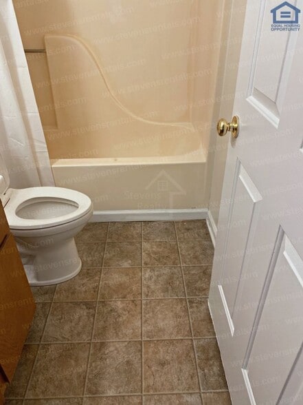 Building Photo - 430 Oriole Dr