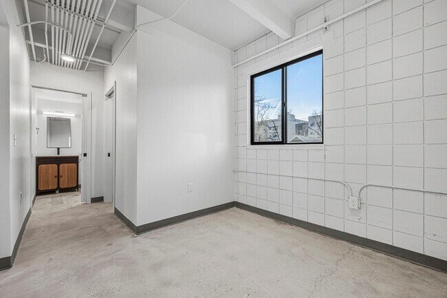 Building Photo - 415 S Weber St