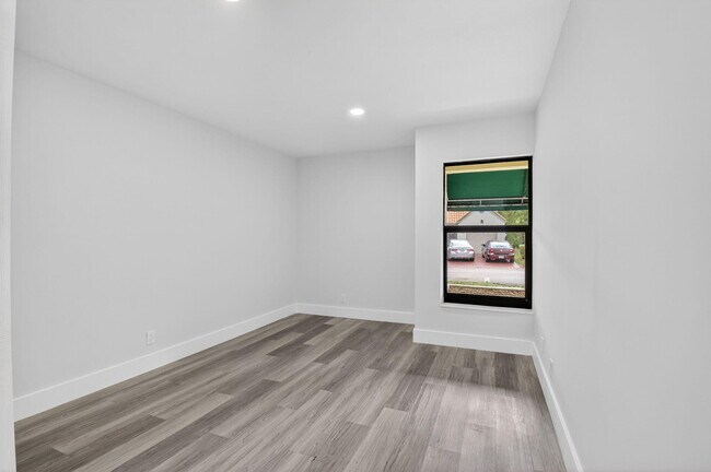 Building Photo - 6545 Las Flores Dr
