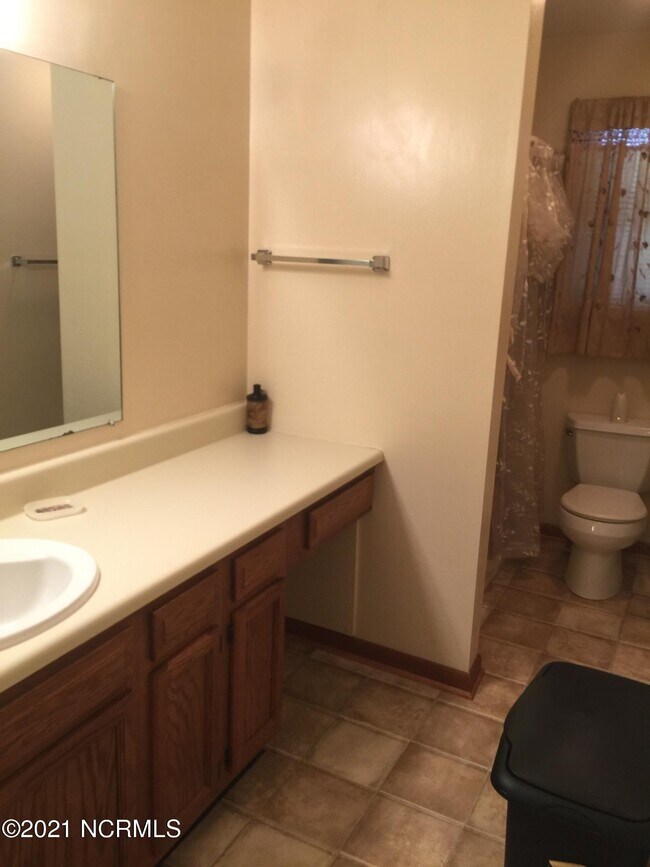 Building Photo - 1929 Buxton Rd