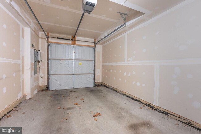 Building Photo - 8129 Greenbelt Station Pkwy