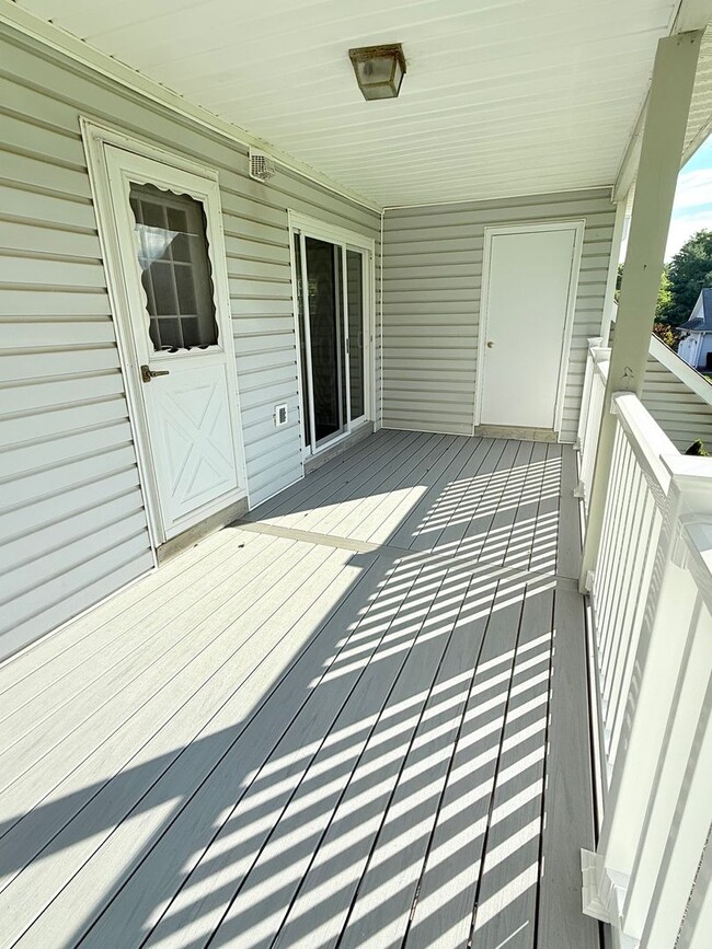 Building Photo - 3 Bed / 2 Bath Warrington Townhome