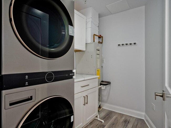 Building Photo - 1800 Dewes St