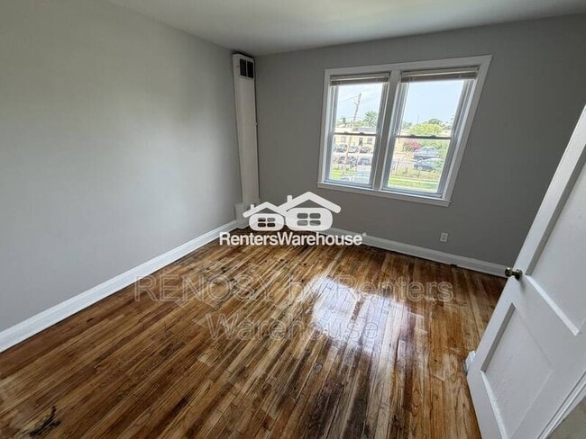 Building Photo - 1038 Iris Ave