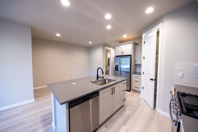 Building Photo - Brand New! - 3 Bedroom Townhome in Vancouv...