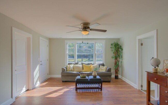 Building Photo - "Charming 3-Bedroom Home on Wilmington Highway!"