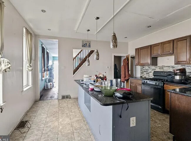 Primary Photo - 910 Mechanic St