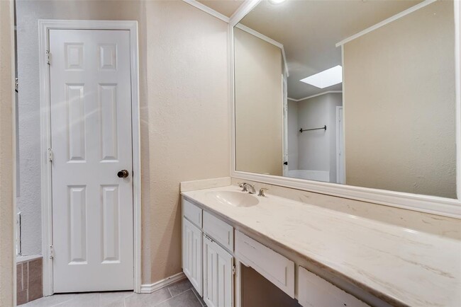 Building Photo - 7825 Silveridge Dr