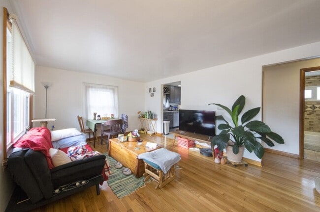 Building Photo - 117 N Butz St