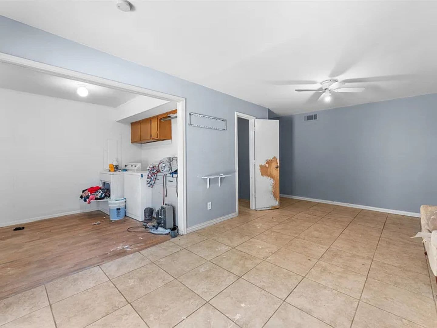 Building Photo - 2405 Summit Dr