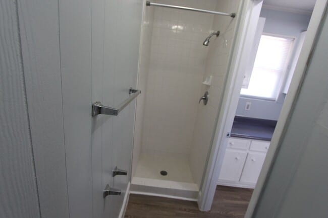 Building Photo - 2071 Fernwood Cir