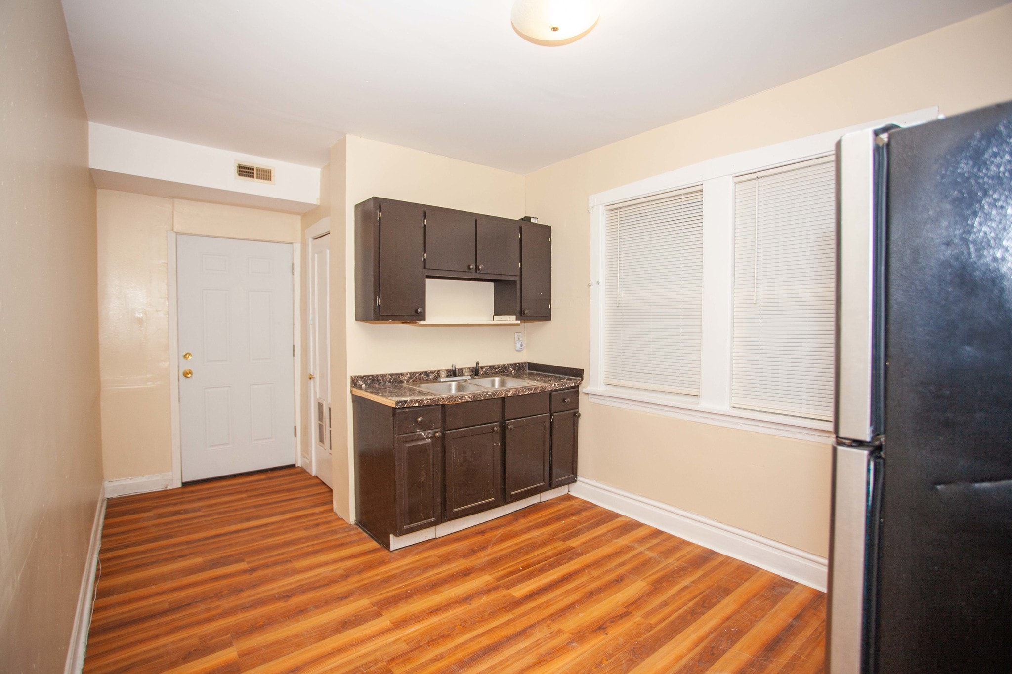 Building Photo - 5301 W Jackson Blvd