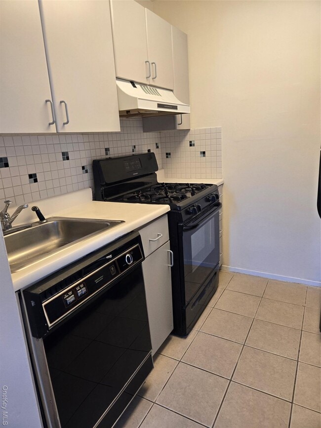 Building Photo - 7 Boulder Ct