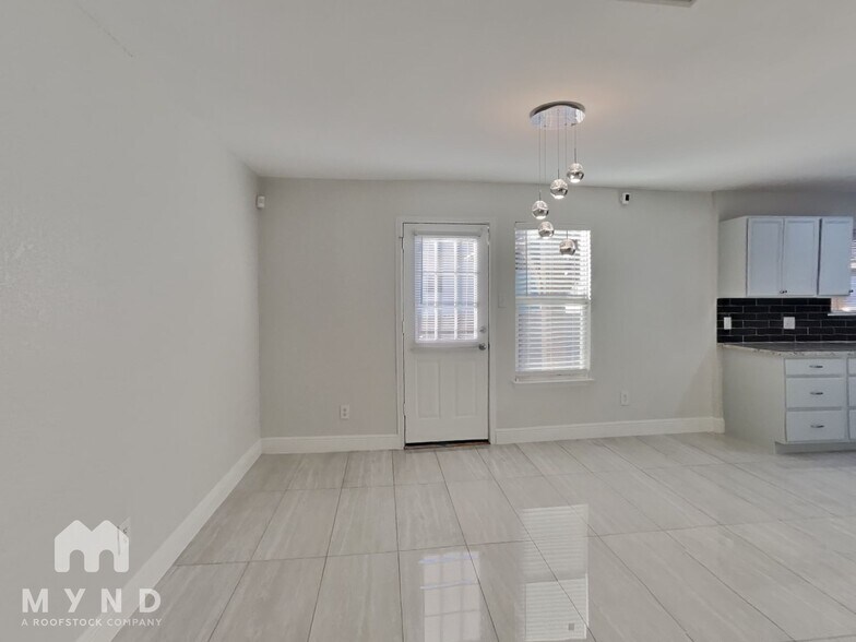 Building Photo - 1701 Haven Dr