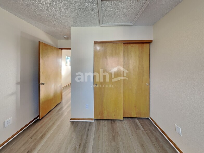 Building Photo - 8952 Cloverleaf Cir