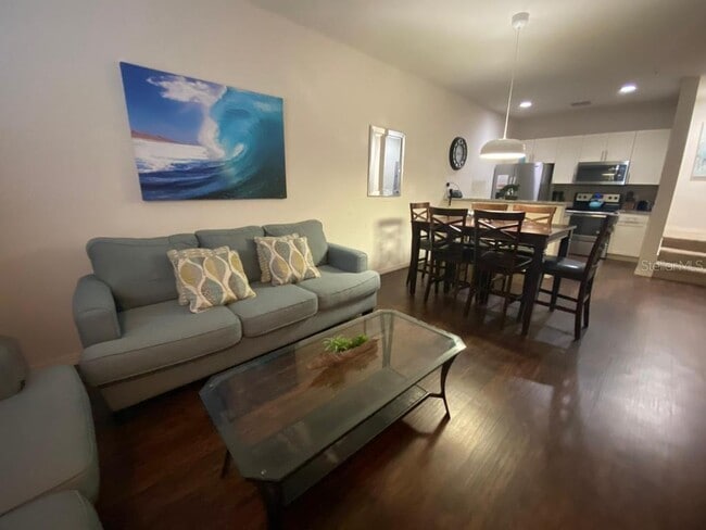 Building Photo - 8928 Shine Dr