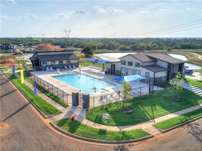 Building Photo - 3 Bed 2 Bath 2 Car in Twin Silos Addition Edmond, OK