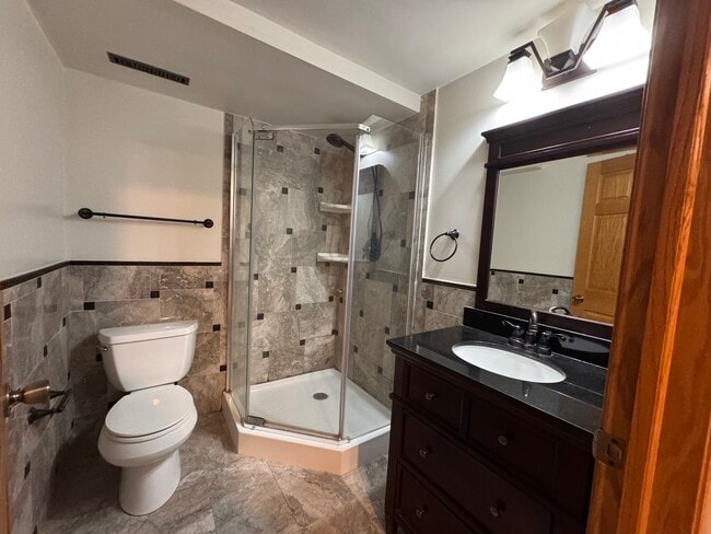 Building Photo - 1661 Estate Cir