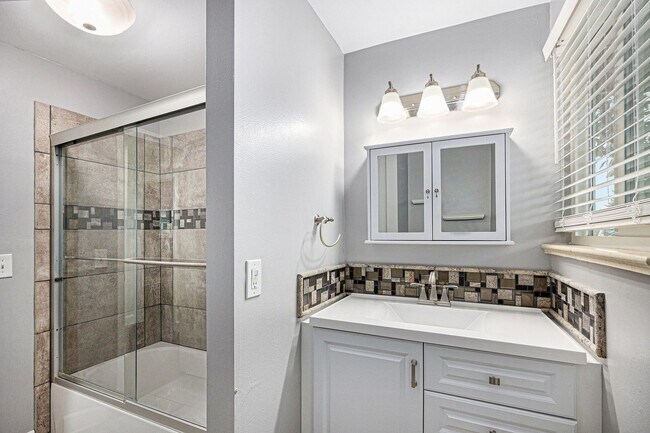 Building Photo - Charming 3-Bedroom Home – Perfect for Comf...