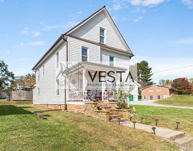 Building Photo - 241 N Main St