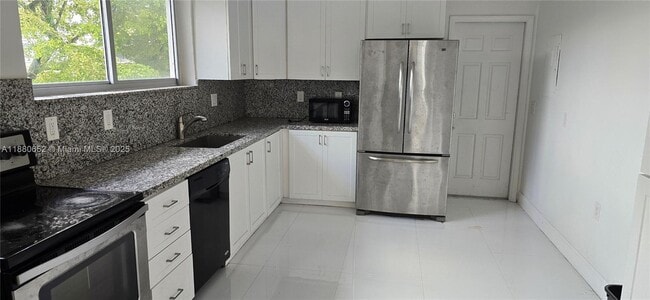 Building Photo - 3915 Ponce de Leon Blvd