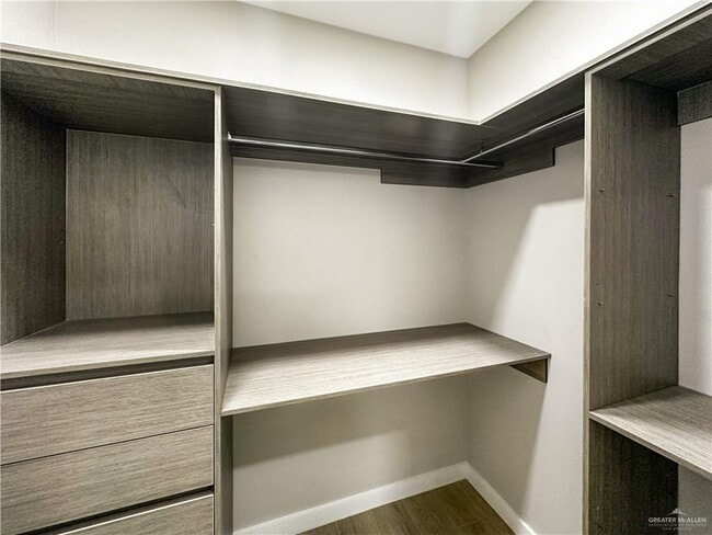 Building Photo - 16 May St