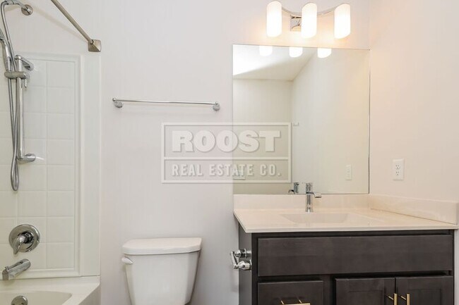 Building Photo - 10 N Center St